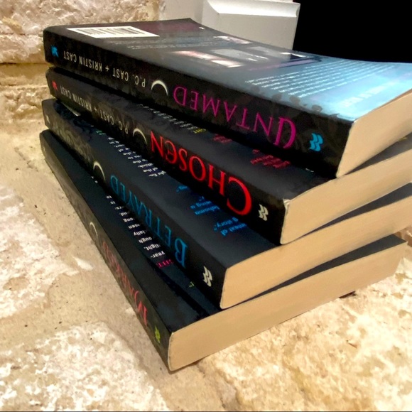 House of Night Series  - lot of 5 books - Picture 5 of 7